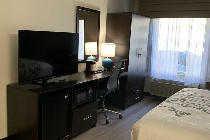 Room 15 of 16