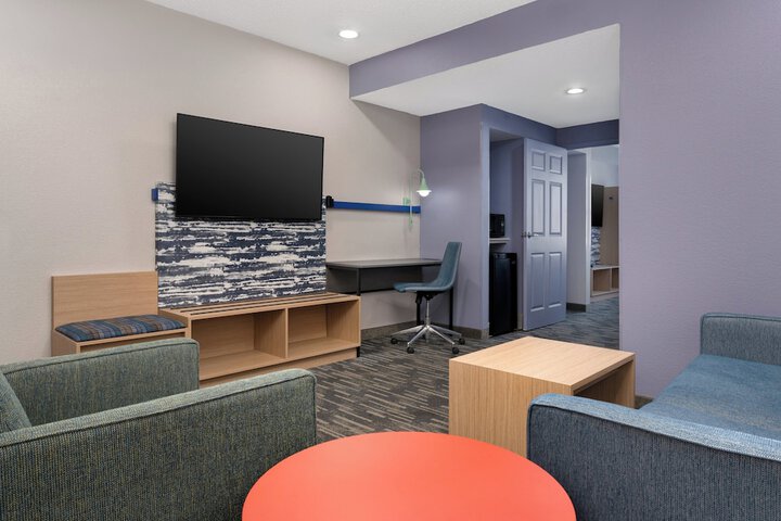 Garner Hotel Evansville East by IHG