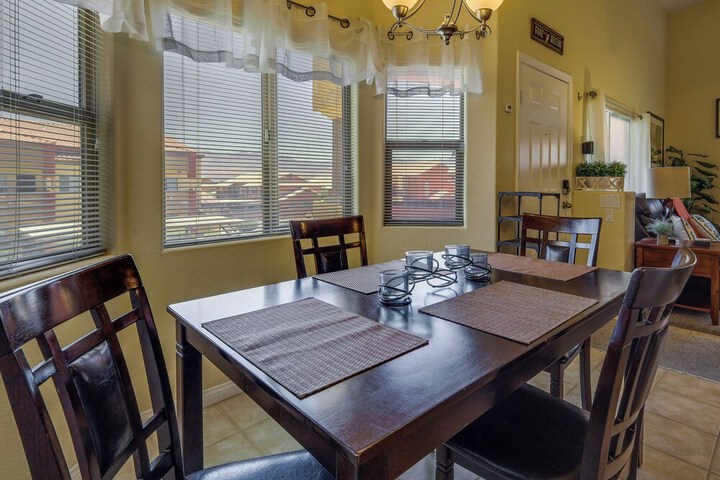 Mesquite Condo w / Community Pool & Hot Tub!