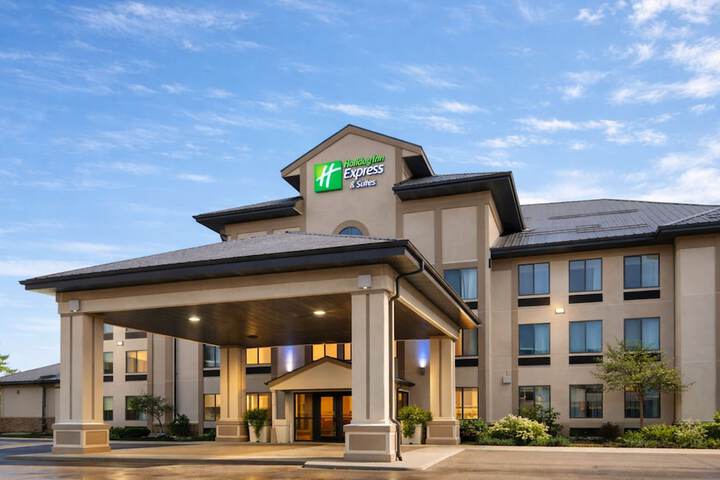 Holiday Inn Express & Suites Winner by IHG