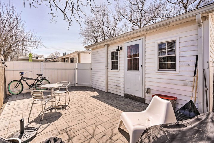 Bright Belmar Cottage Half Mi to Boardwalk!
