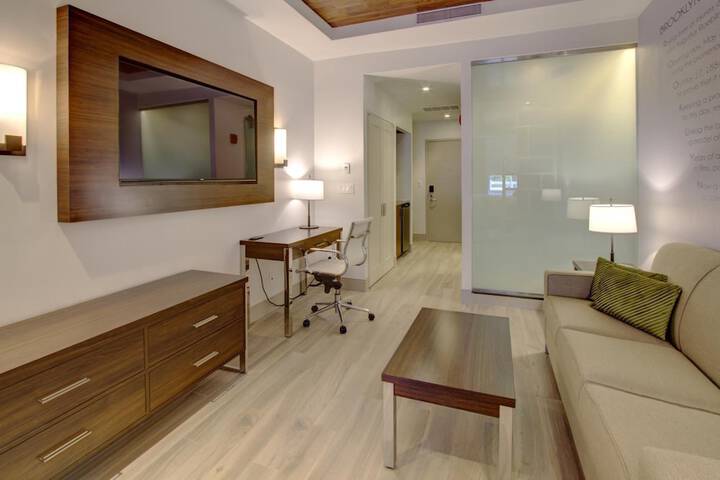 Room 26 of 37