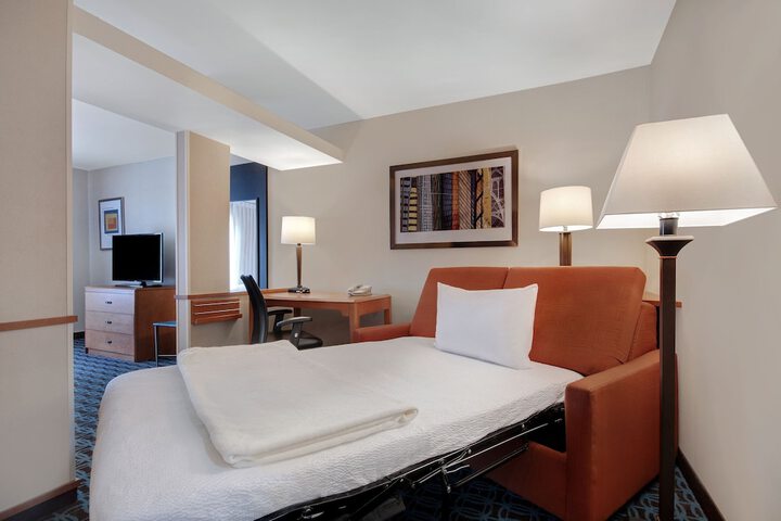 Fairfield Inn & Suites by Marriott Detroit Metro Airport Romulus