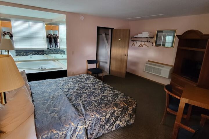 Room 18 of 29