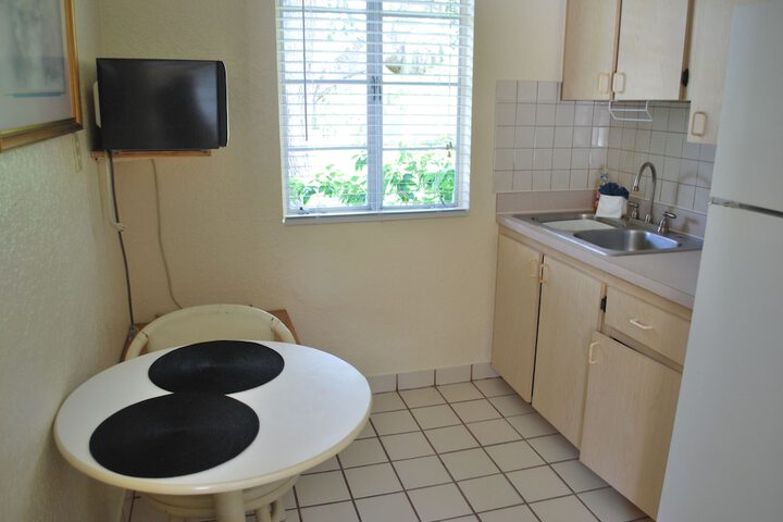 Mar Bay Motel & Suites