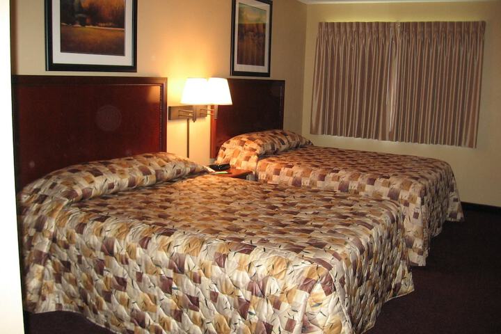 Pocahontas Inn & Suites