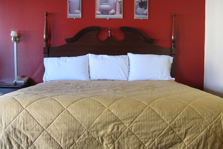 Room 10 of 14