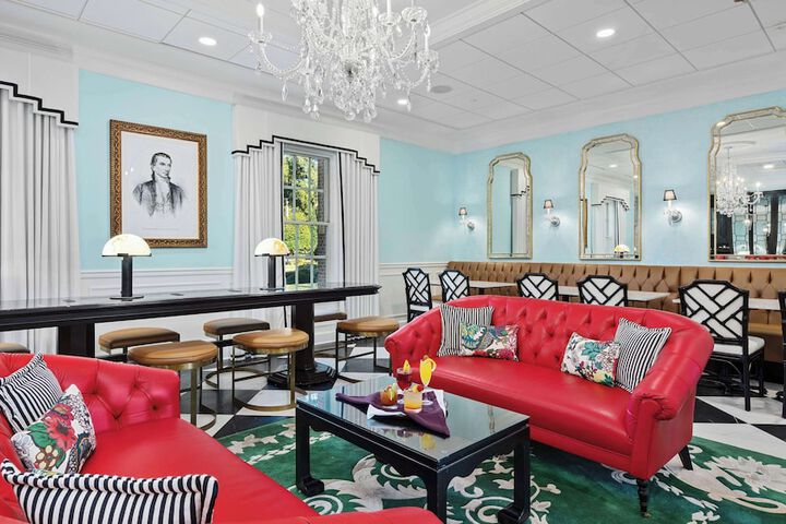 Lounge 142 of 166