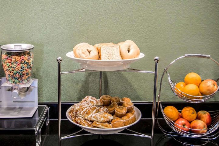 Breakfast/Coffee Service 32 of 38