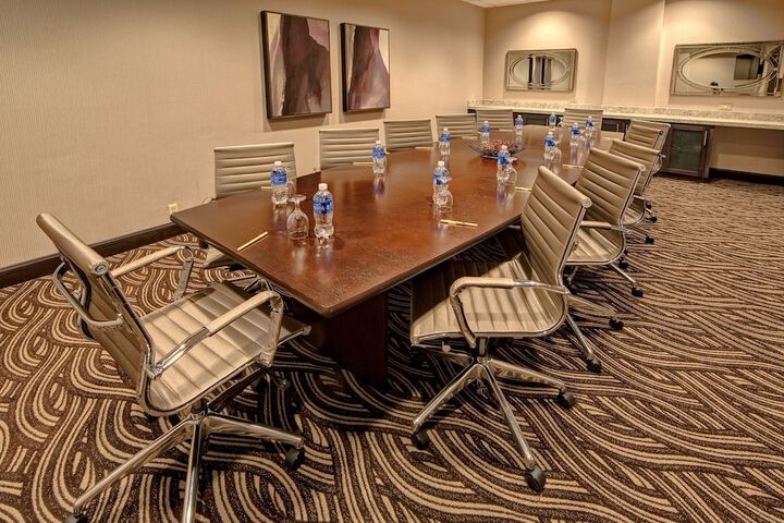 DoubleTree by Hilton Hotel Decatur Riverfront