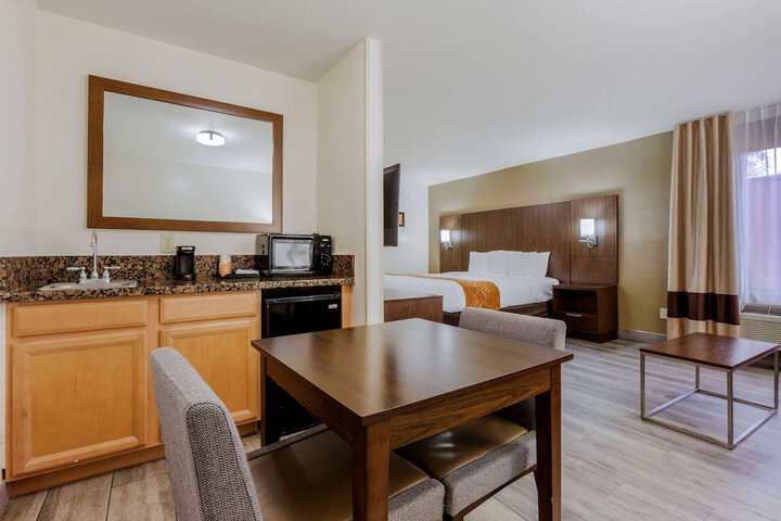 Room 21 of 28