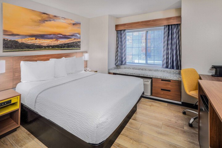 Room 7 of 28