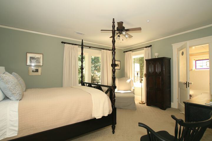 Room 26 of 84