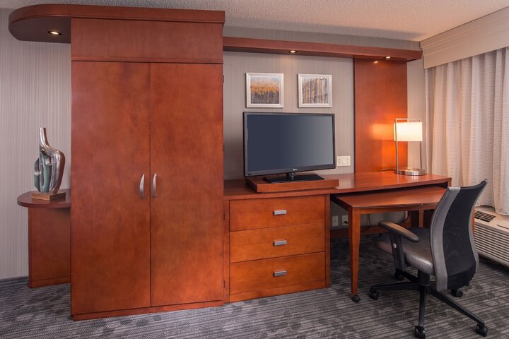 Room 12 of 23
