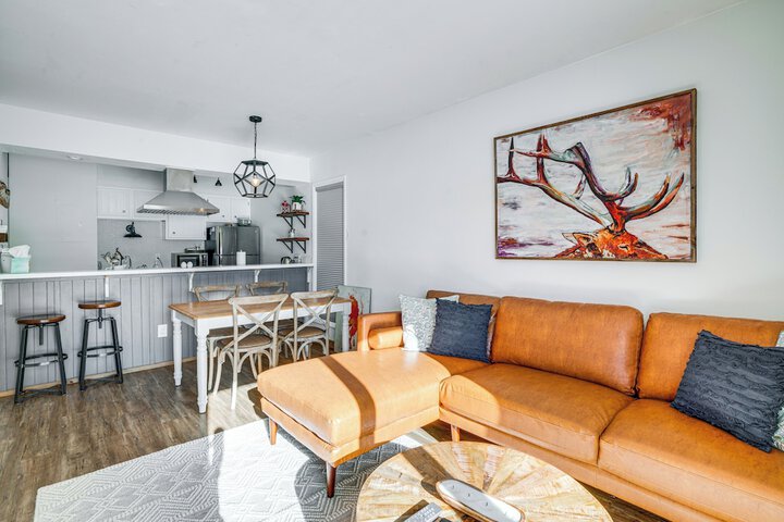 Condo w / Balcony & Views - Steps to Ski Shuttle!