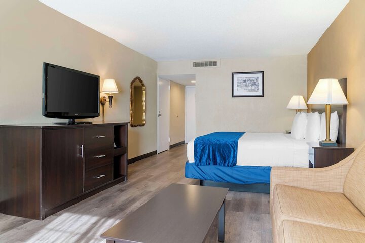 Room 40 of 76