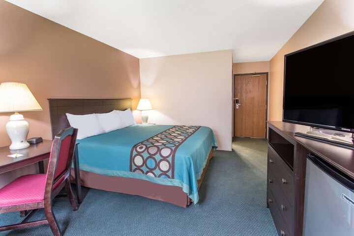 Room 9 of 15