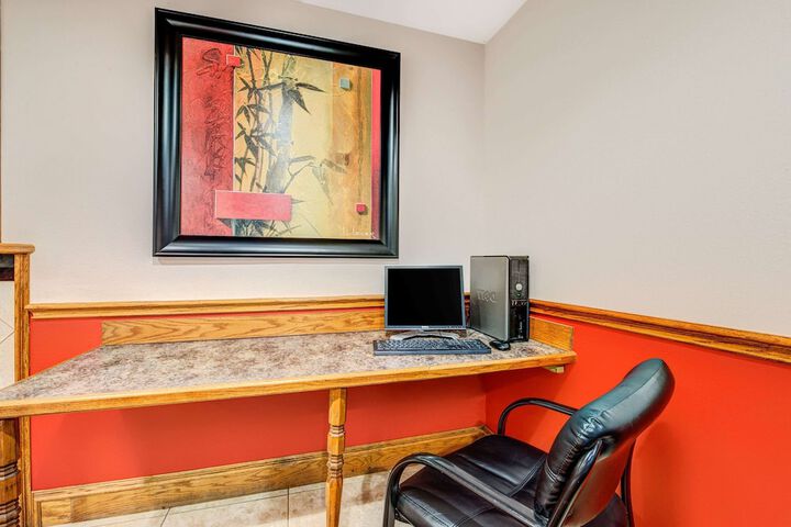 Business Center 18 of 18