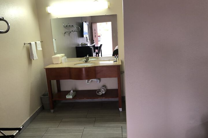 Room 6 of 15