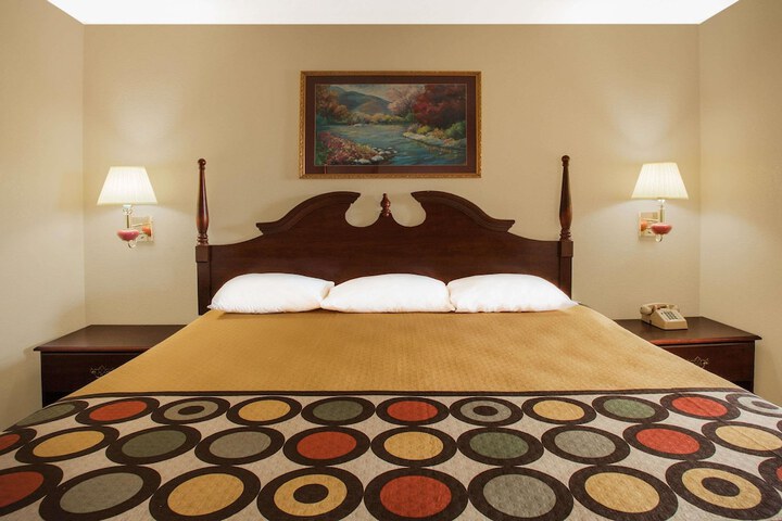 Room 8 of 14
