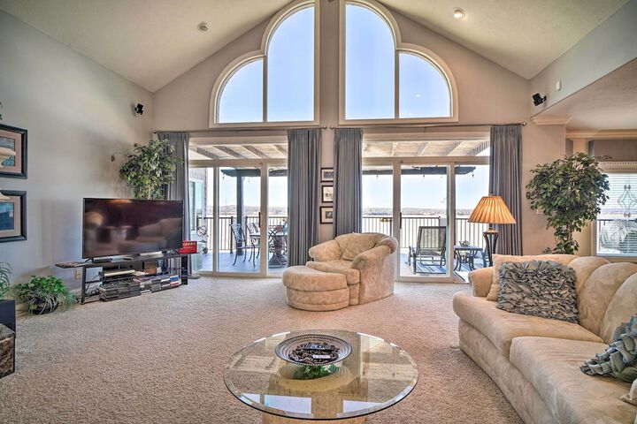 Spacious Baneberry Home w / Lake Douglas Views!