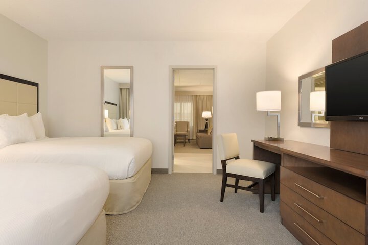 Embassy Suites by Hilton Milwaukee Brookfield