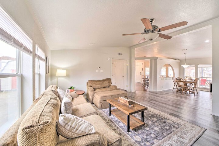 Eufaula Escape w / Deck - Steps to Lake!