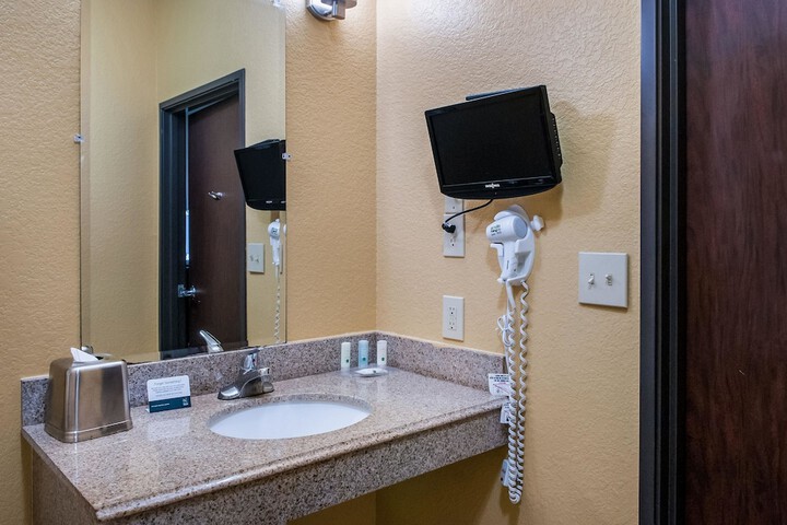 Room 10 of 32