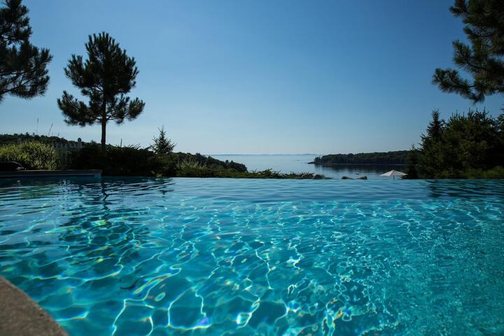 Pool 11 of 52