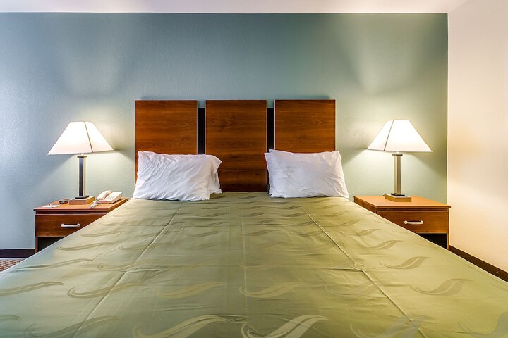 Room 10 of 17