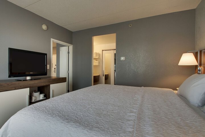 Hampton Inn & Suites Chicago / Aurora