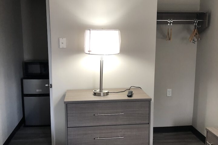 Room 13 of 28