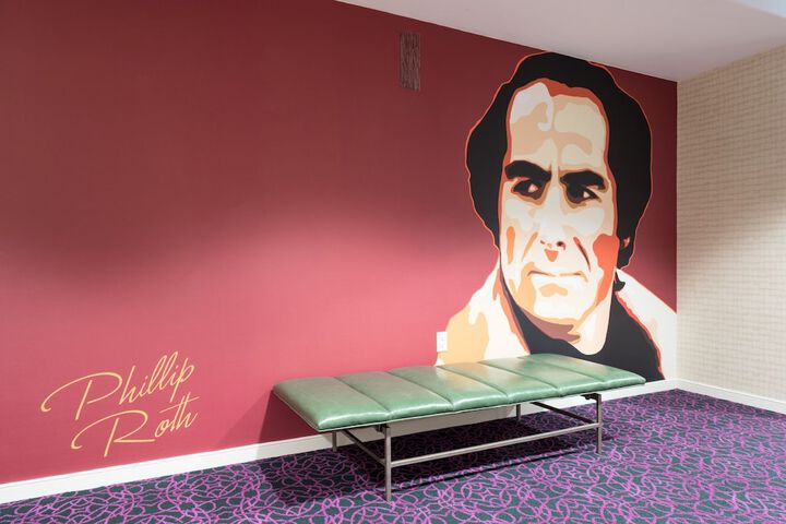 Ballroom/Hall 33 of 34
