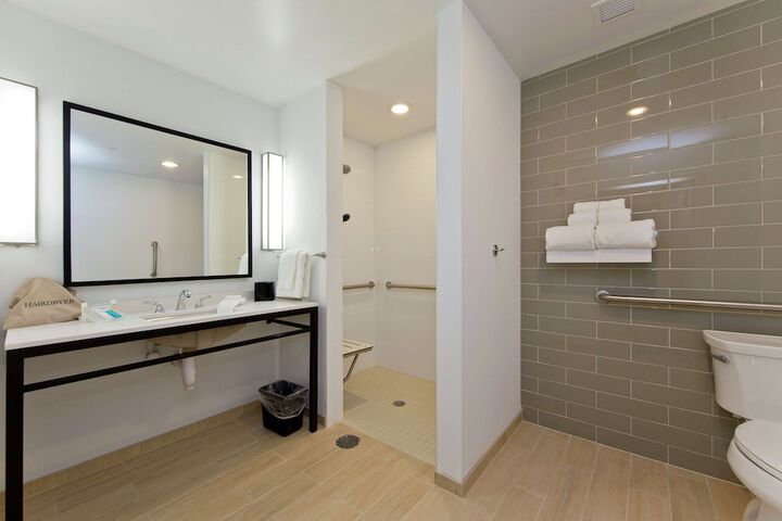 Room 40 of 68