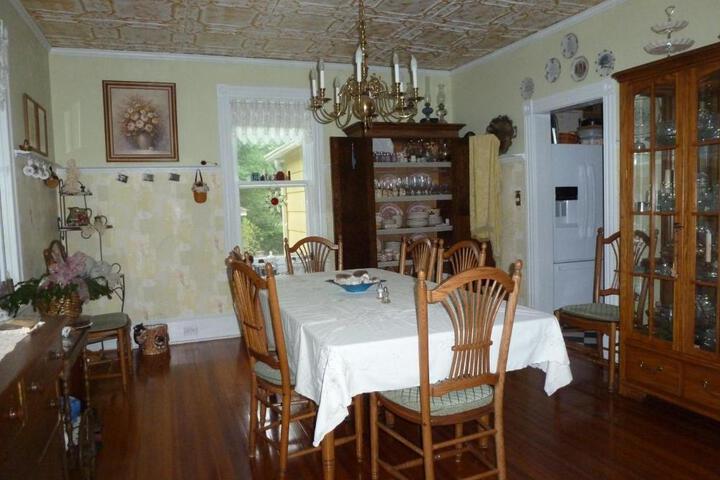 Back INN Time B & B
