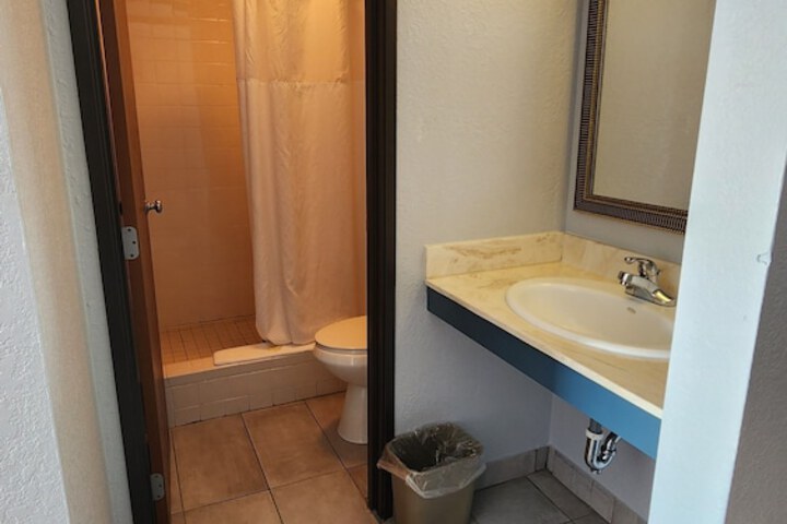 Room 19 of 32