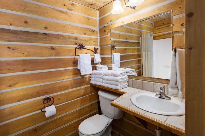 Rock Crest Lodge & Cabins