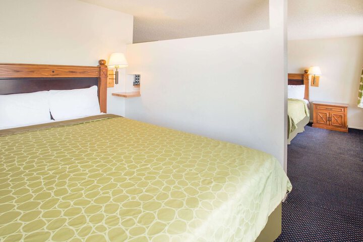 Room 16 of 19