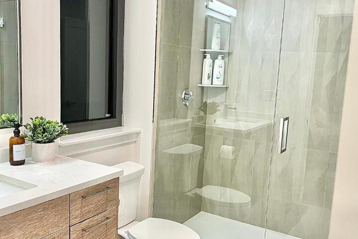 Modern 2 Bed Furnished Apartment in Quincy