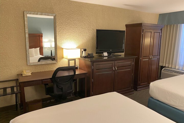 Room 15 of 33
