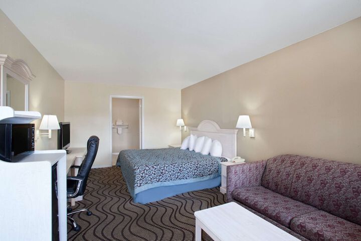 Room 8 of 22