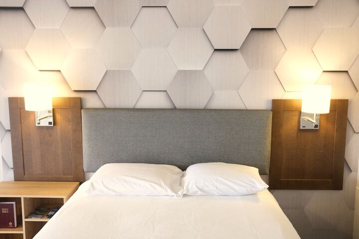 Room 70 of 76