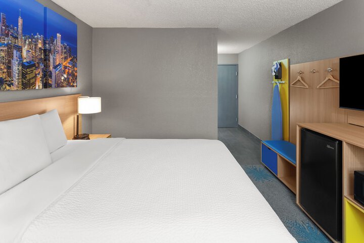 Days Inn by Wyndham Waukegan