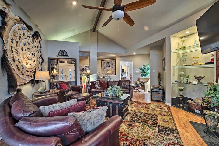 Lakefront Retreat w / Dock & Beach: 2 Miles to Golf