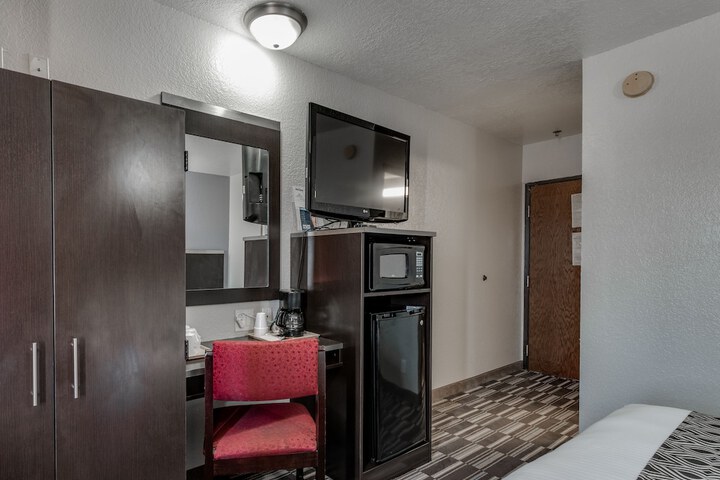Room 30 of 34