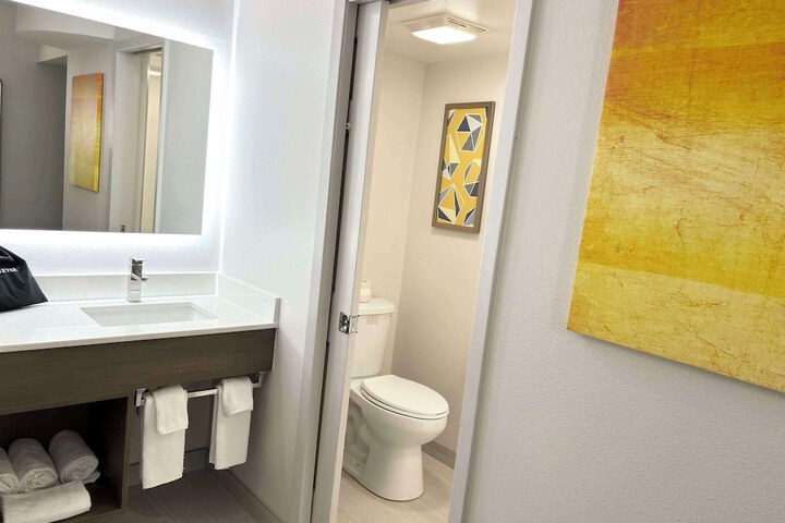 Room 10 of 26