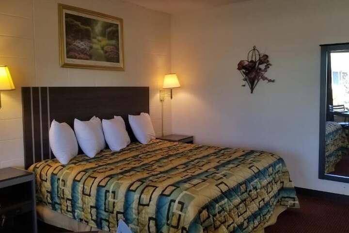Room 4 of 10