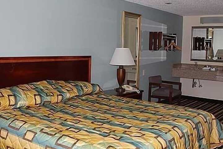 Room 9 of 10