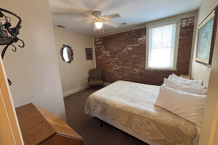 Hermann Crown Suites
