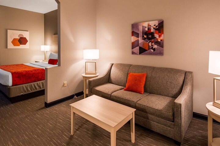 Best Western Plus New Cumberland Inn & Suites